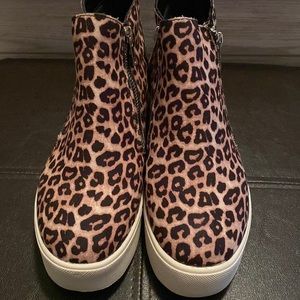 Brand New - Soda - Taylor-G - Size: 7 1/2 - Color: Oatmeal Cheetah
